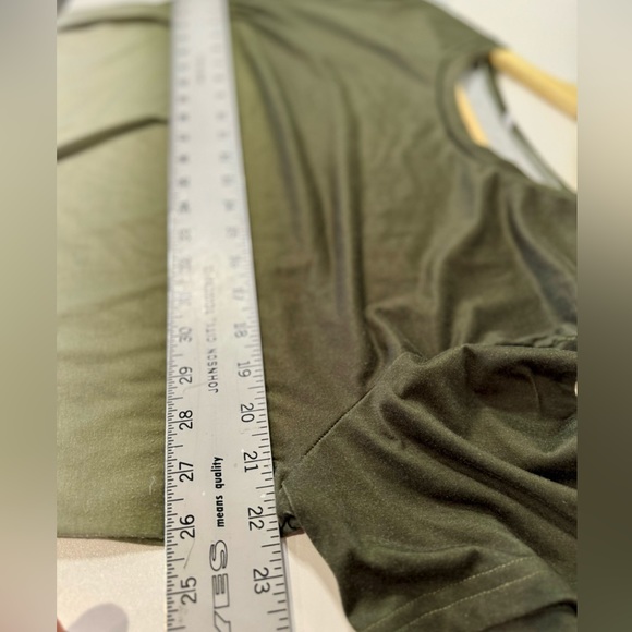 Brandy Melville Long Scoop Neck Soft Flowy Tee Shirt Olive Green Ombré XXL - Picture 8 of 12